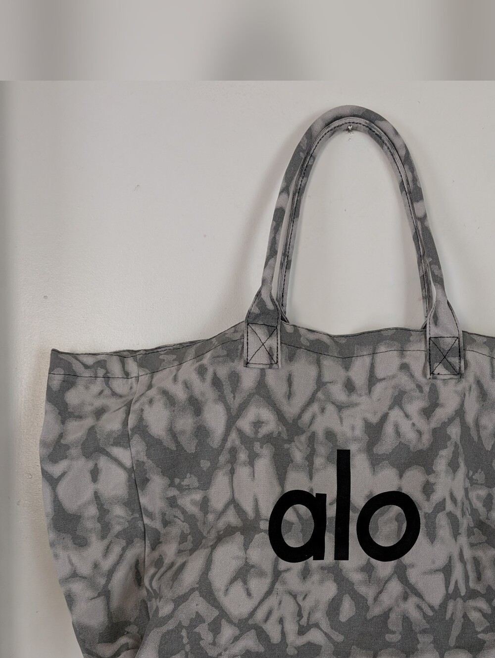 ALO Gray Cotton tie-dyed Yoga Shopper Tote Bag - Picture 2 of 10